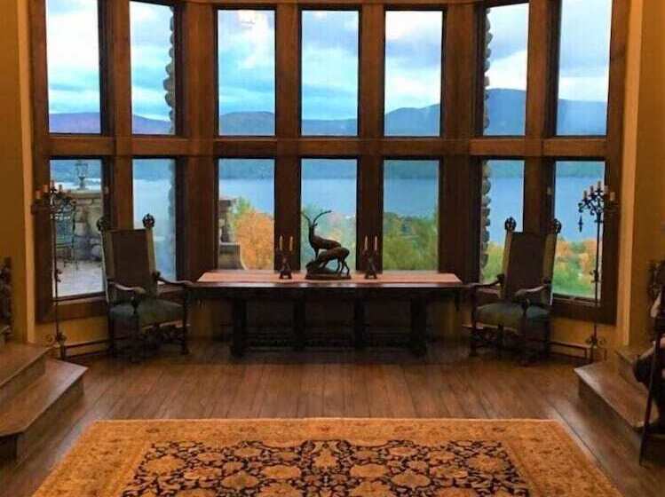 סוויטת פרמיום, Highlands Castle Overlooking Lake George.. Plus 2 Other Castles!