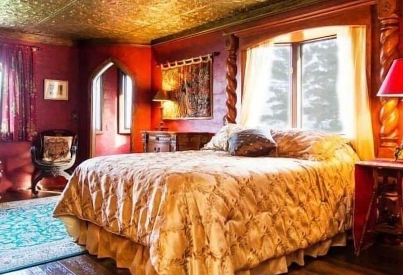 סוויטת פרמיום, Highlands Castle Overlooking Lake George.. Plus 2 Other Castles!