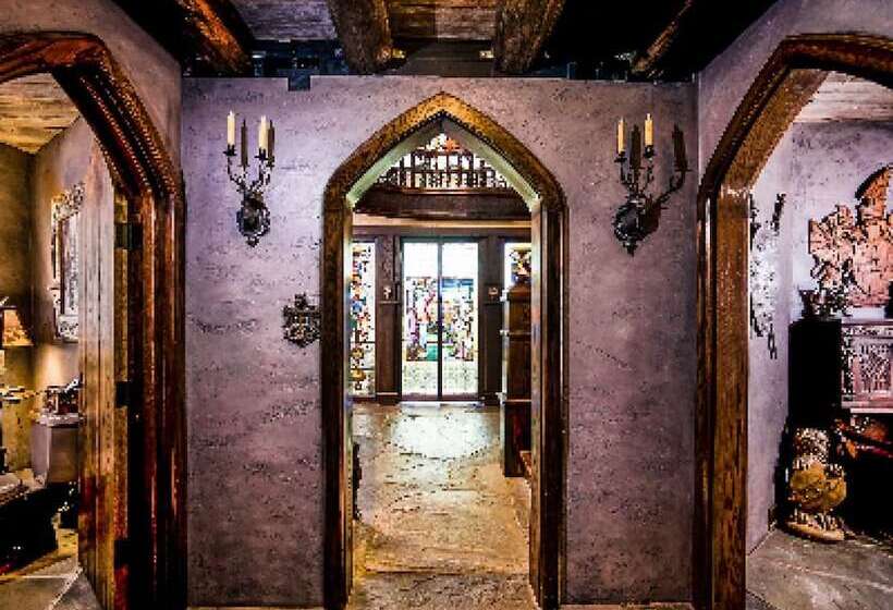 סוויטת פרמיום, Highlands Castle Overlooking Lake George.. Plus 2 Other Castles!