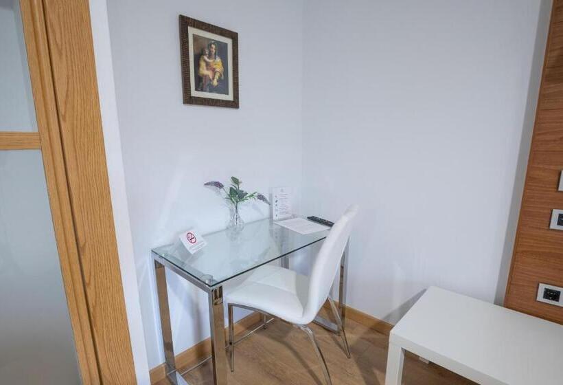 اتاق استاندارد سه تخته با چشم‌انداز, Hospederia Seminario Conciliar De San Julián