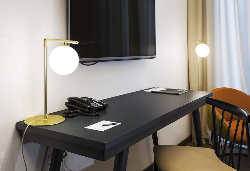 غرفة قياسية, One Shot Mercat 09