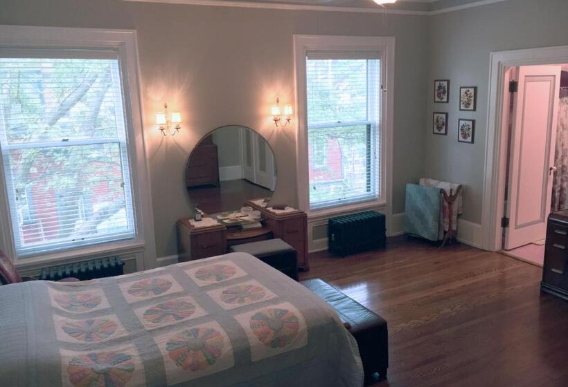 キングサイズベッドのスタンダードルーム, The Parsonage Inn B&b