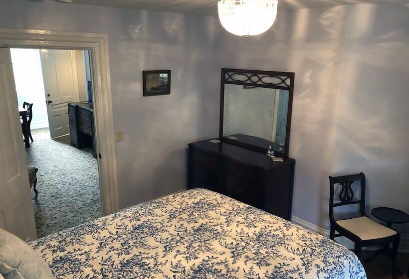 جناح غرفتين نوم, The Parsonage Inn B&b