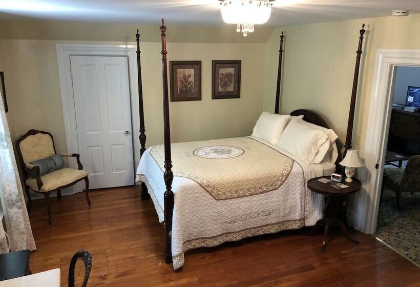 جناح غرفتين نوم, The Parsonage Inn B&b