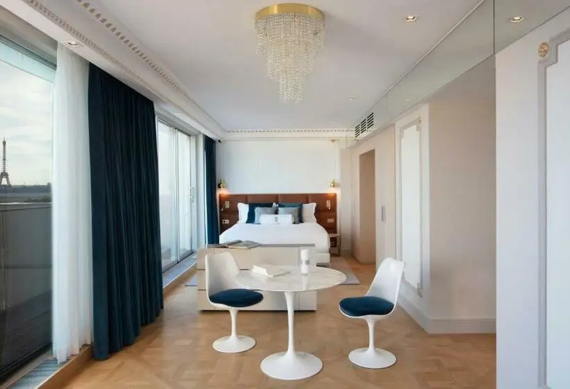 Prestige Suite with Views