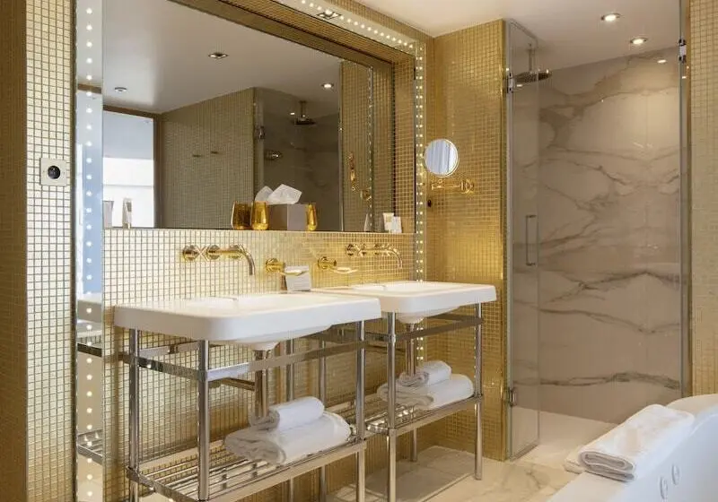 Suite with Views