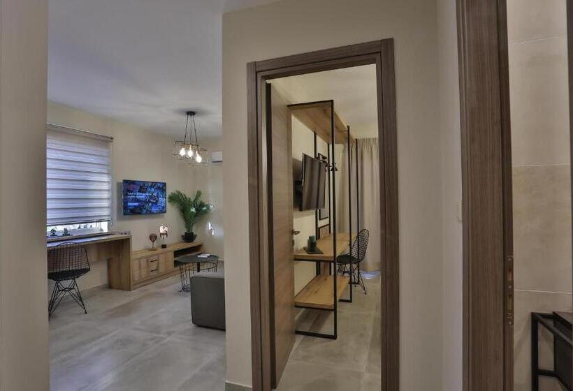 جناح جونيور ديلوكس, Hermes