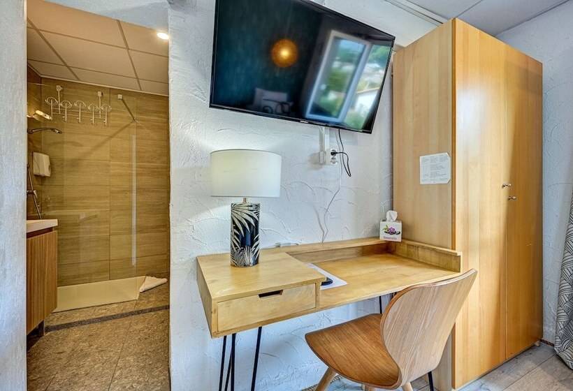 标准三人间, Le Provence