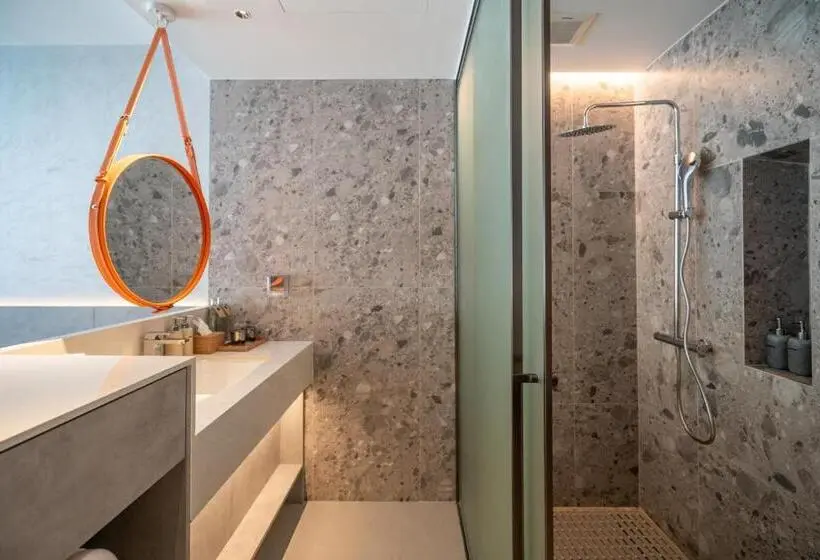 オーシャンビューのデラックストリプルルーム, Kora Beach Resort Phuket