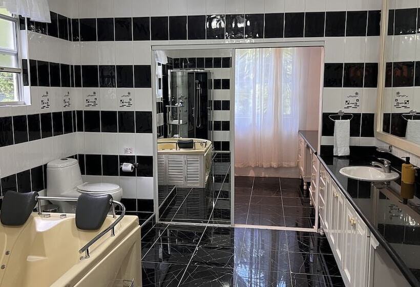 اتاق لوکس با چشمانداز دریا, All Nations Guest House