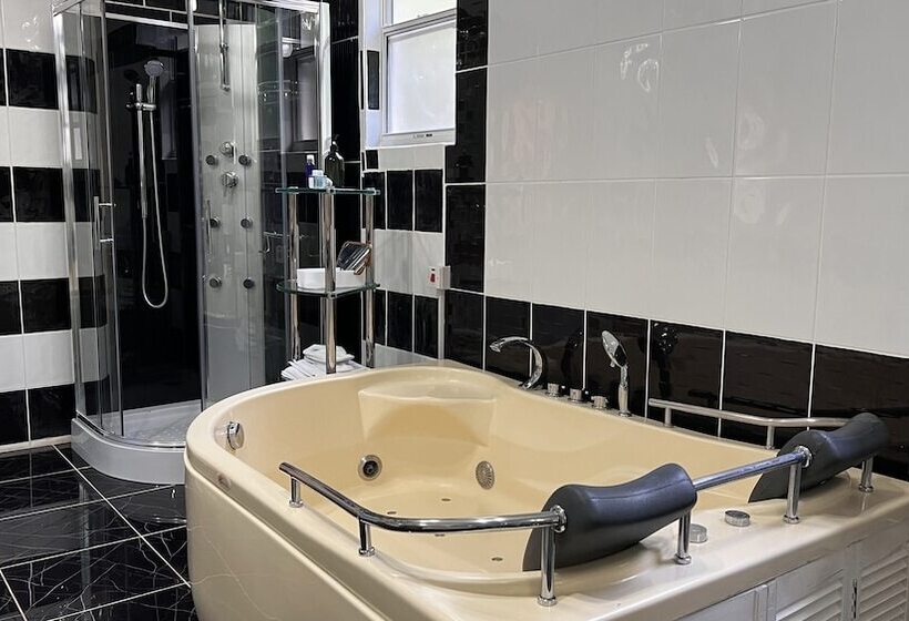 اتاق لوکس با چشمانداز دریا, All Nations Guest House