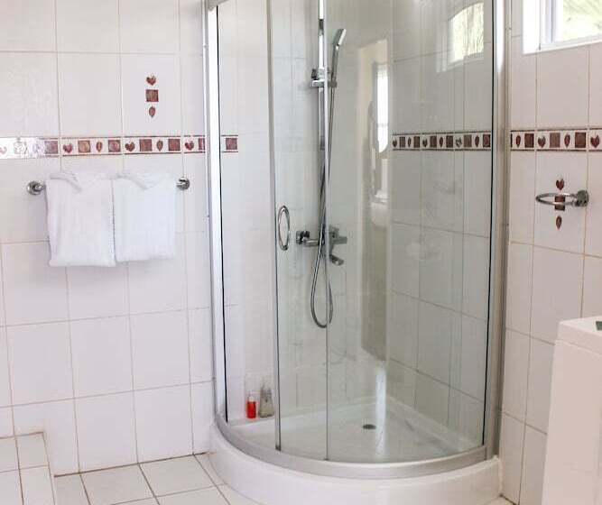 اتاق استاندارد با تخت دوبل و چشم‌انداز دریا, All Nations Guest House