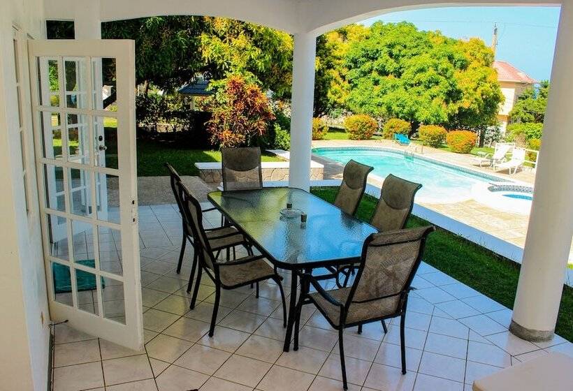 اتاق سوپریور در طبقه همکف, All Nations Guest House