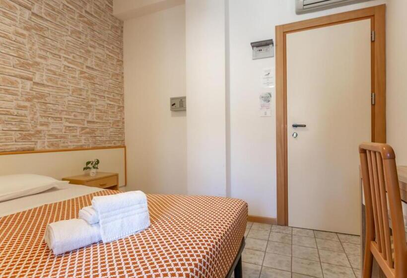 Quarto Estandar Individual com Sacada, City