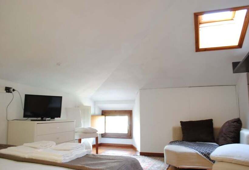 اتاق استاندارد با سرویس بهداشتی مشترک, Dreaming Arena Rooms