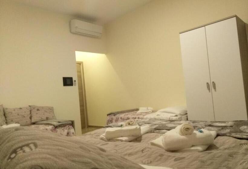 اتاق استاندارد چهار تخته, La Branda Brin Guest House