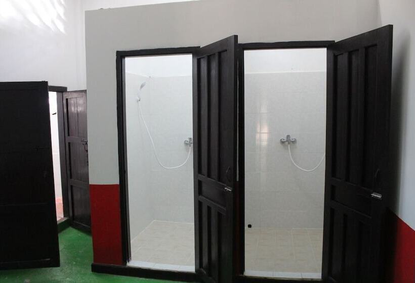 Кровать в Общей Комнате, Y Not Laos Hostel