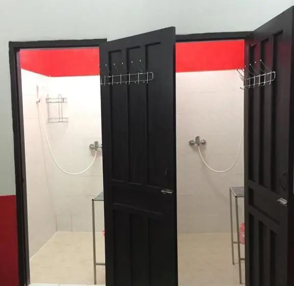ルームシェアのワンベッド, Y Not Laos Hostel