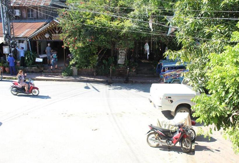 Кровать в Общей Комнате, Y Not Laos Hostel