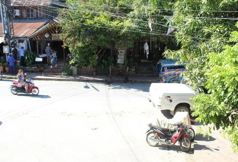 ルームシェアのワンベッド, Y Not Laos Hostel