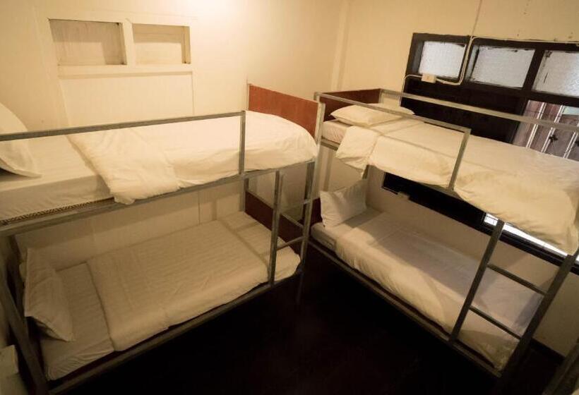 Кровать в Общей Комнате, Y Not Laos Hostel