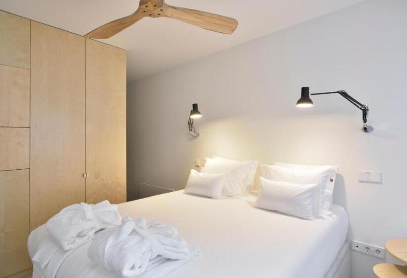 اتاق استاندارد با بالکن, House Of Artists