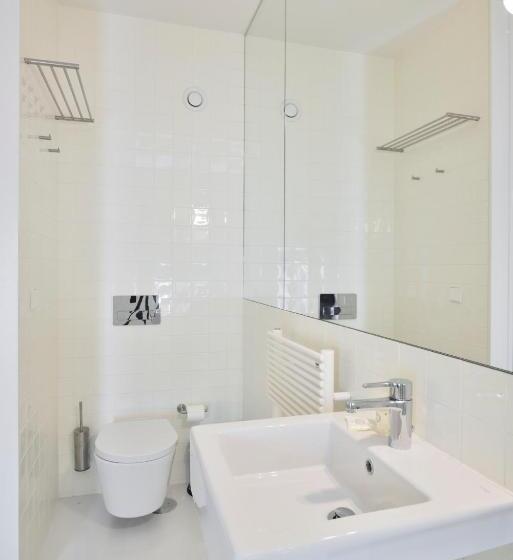 اتاق استاندارد, House Of Artists