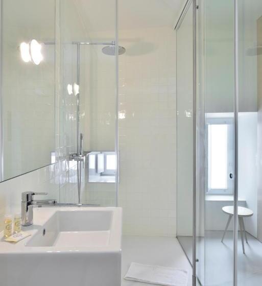 اتاق استاندارد, House Of Artists