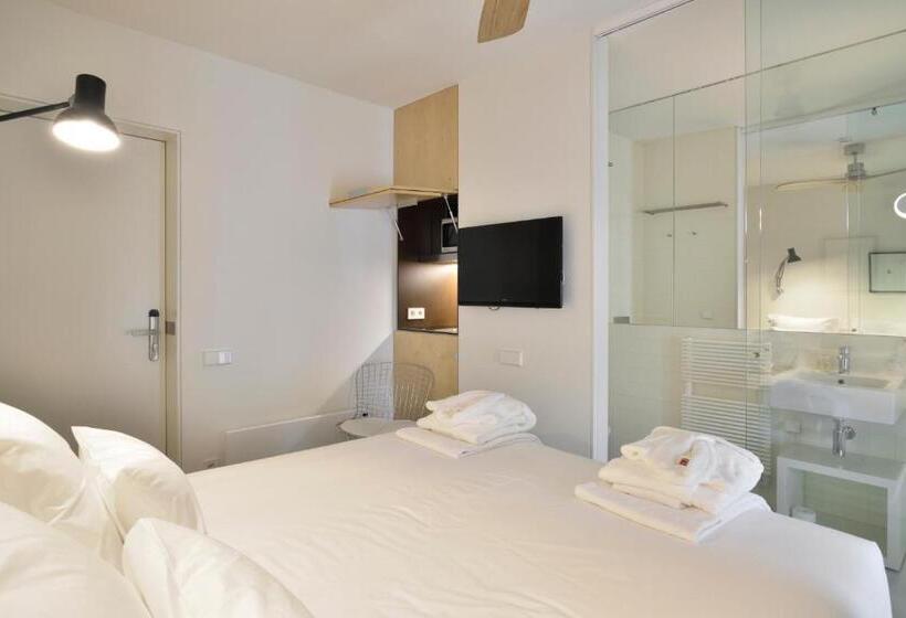 اتاق استاندارد, House Of Artists