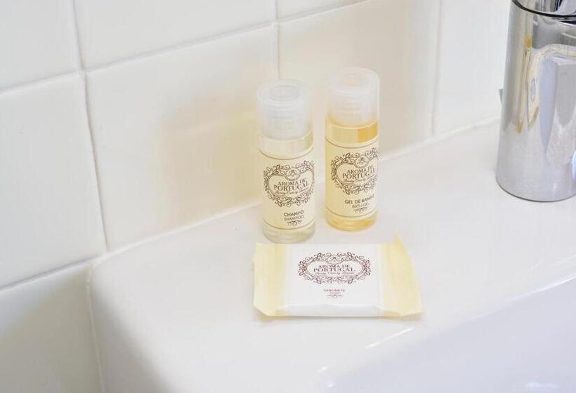 اتاق استاندارد, House Of Artists