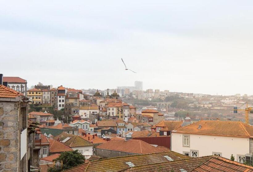 اتاق خانوادگی, House Of Artists