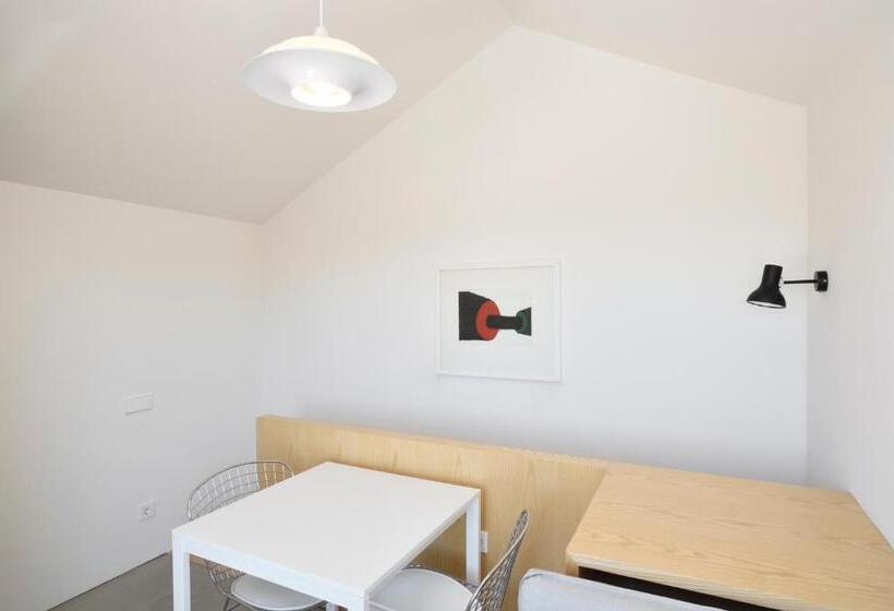 اتاق خانوادگی, House Of Artists