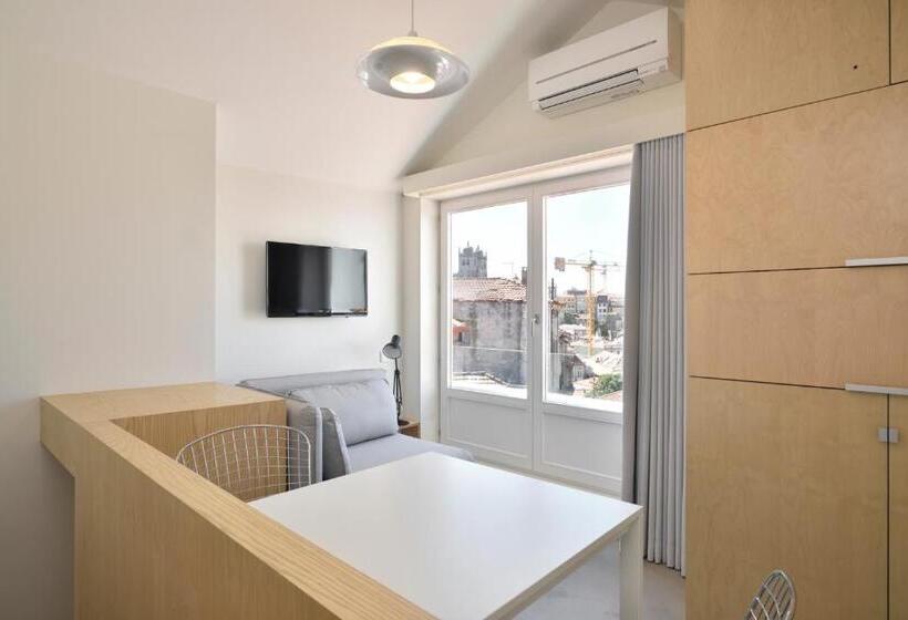 اتاق خانوادگی, House Of Artists