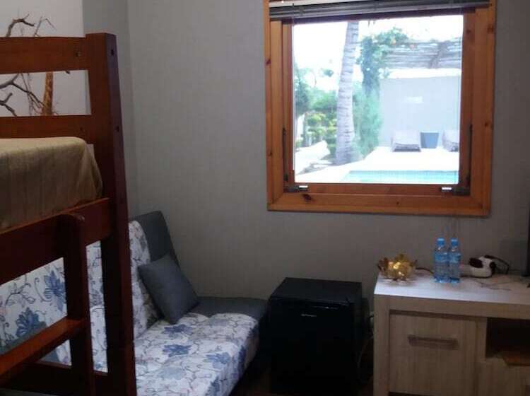 סטודיו בסיסי, Liv Inn Guest House