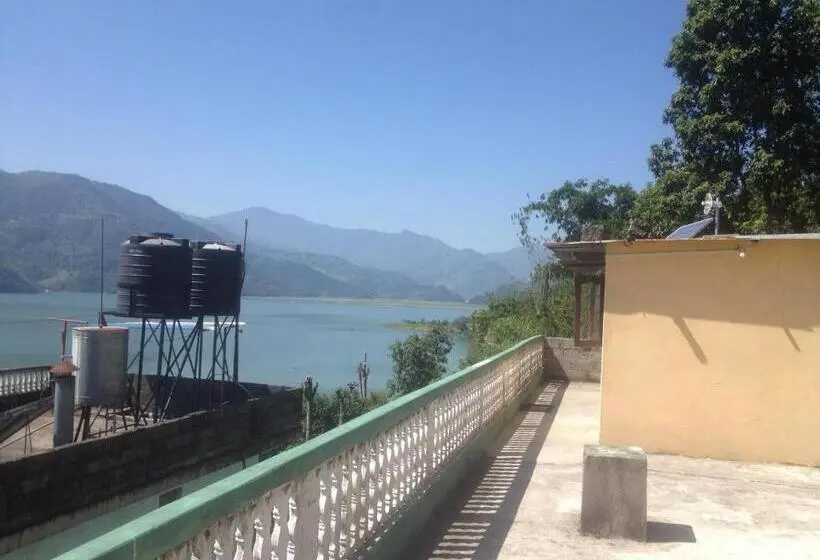 اتاق استاندارد با چشم‌انداز دریاچه, Peace Guest House