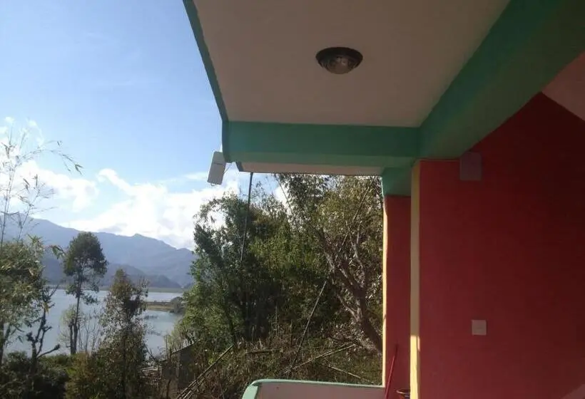اتاق استاندارد با چشم‌انداز دریاچه, Peace Guest House