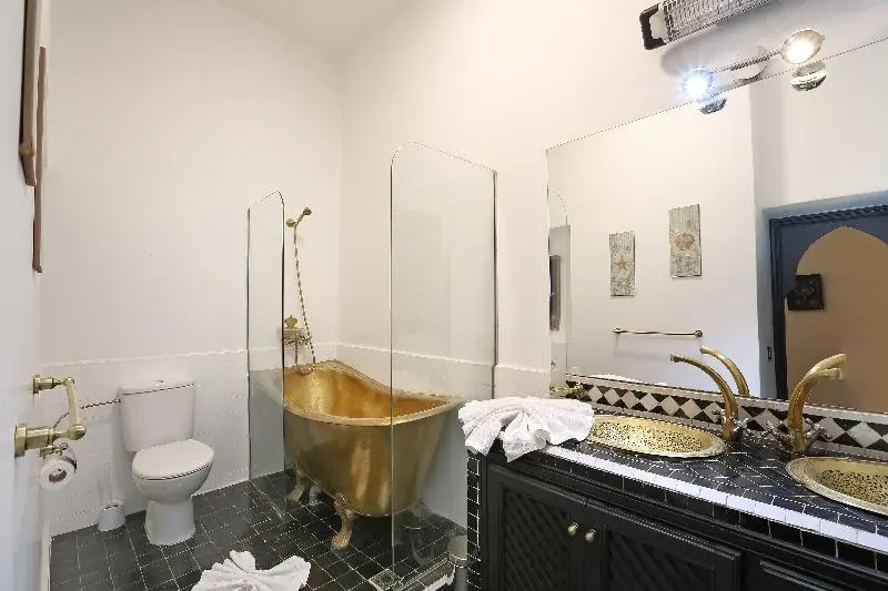 اتاق لوکس, Riad Luzia