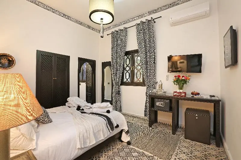 اتاق لوکس, Riad Luzia