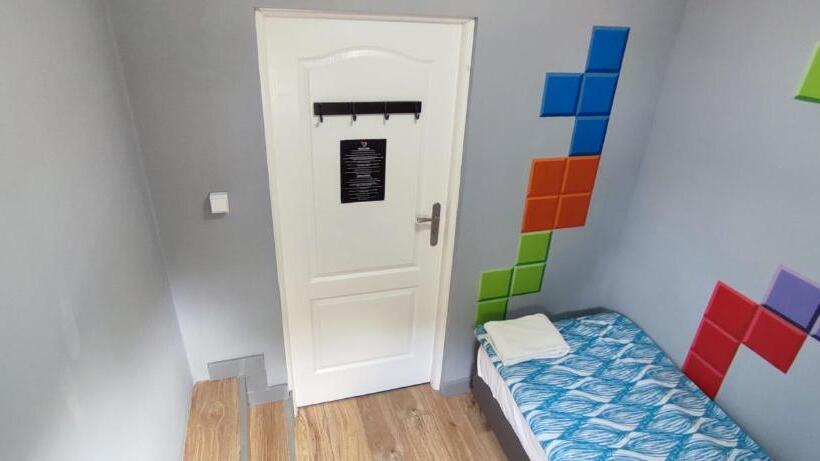 اتاق استاندارد یک تخته با سرویس بهداشتی مشترک, Tetris Sopot