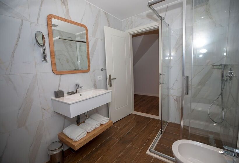 Quarto Superior, Vila Zeus