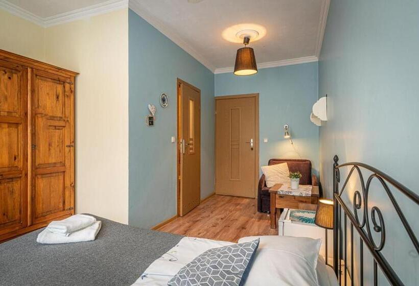 Трехместный Номер Стандарт с Балконом, Willa Fryzowiczówka