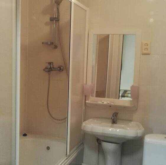 标准三人间, Admiral Hotel Hostel