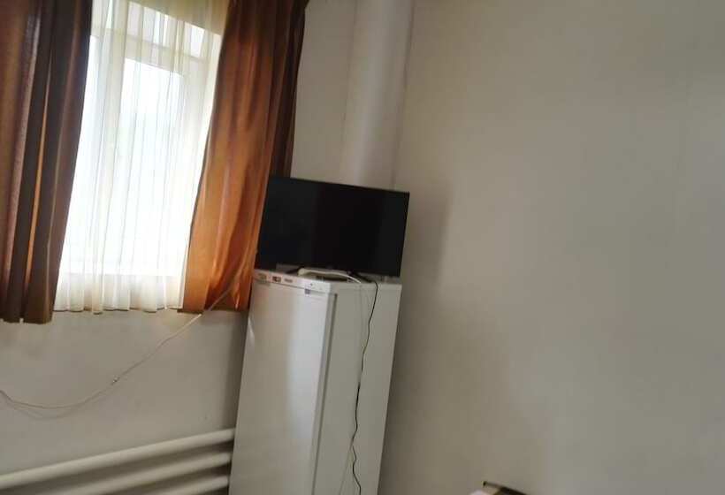 标准三人间, Admiral Hotel Hostel