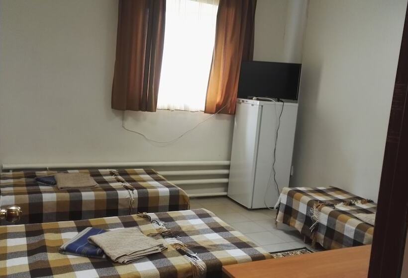 标准三人间, Admiral Hotel   Hostel