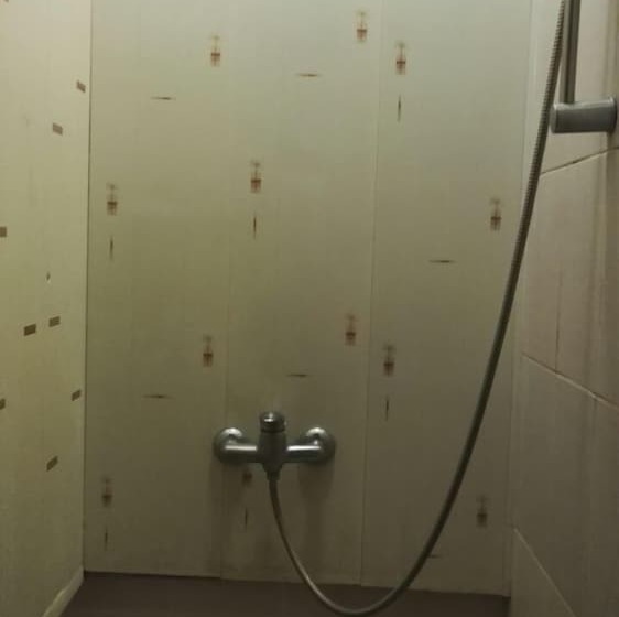 共用房间的床, Admiral Hotel   Hostel