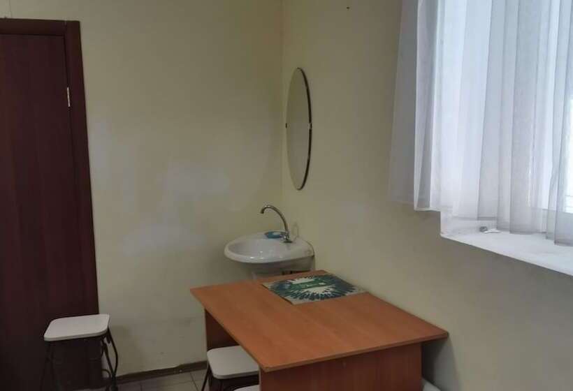共用房间的床, Admiral Hotel   Hostel