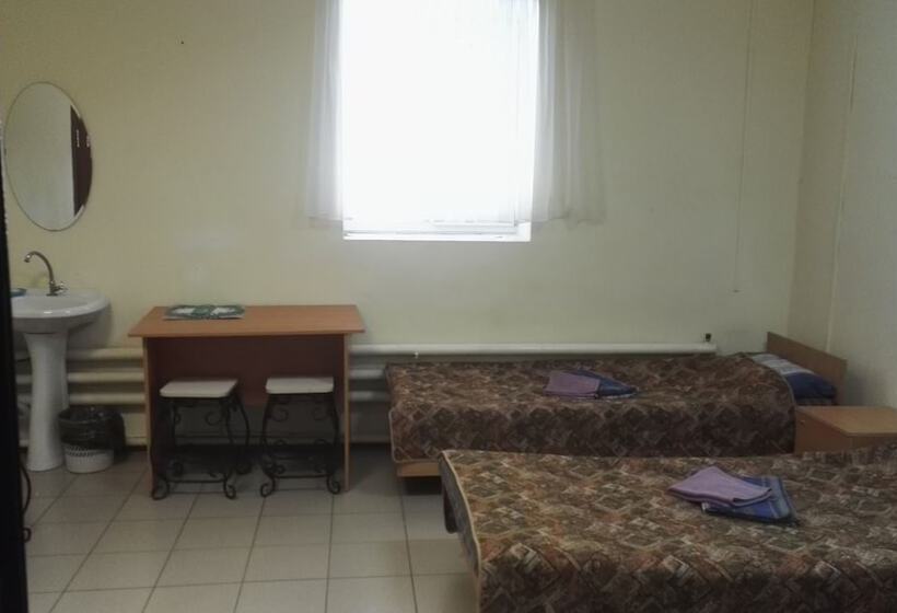 共用房间的床, Admiral Hotel   Hostel