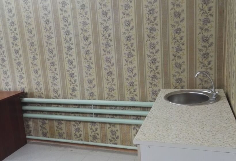 家庭工作室, Admiral Hotel Hostel