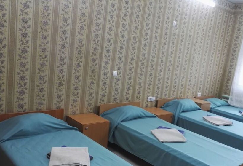 家庭工作室, Admiral Hotel Hostel