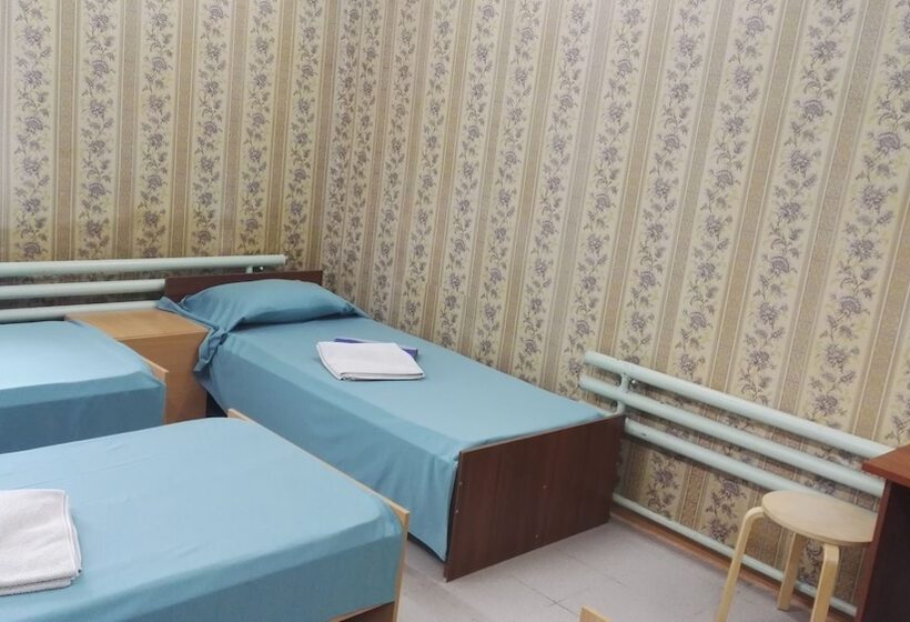 家庭工作室, Admiral Hotel Hostel